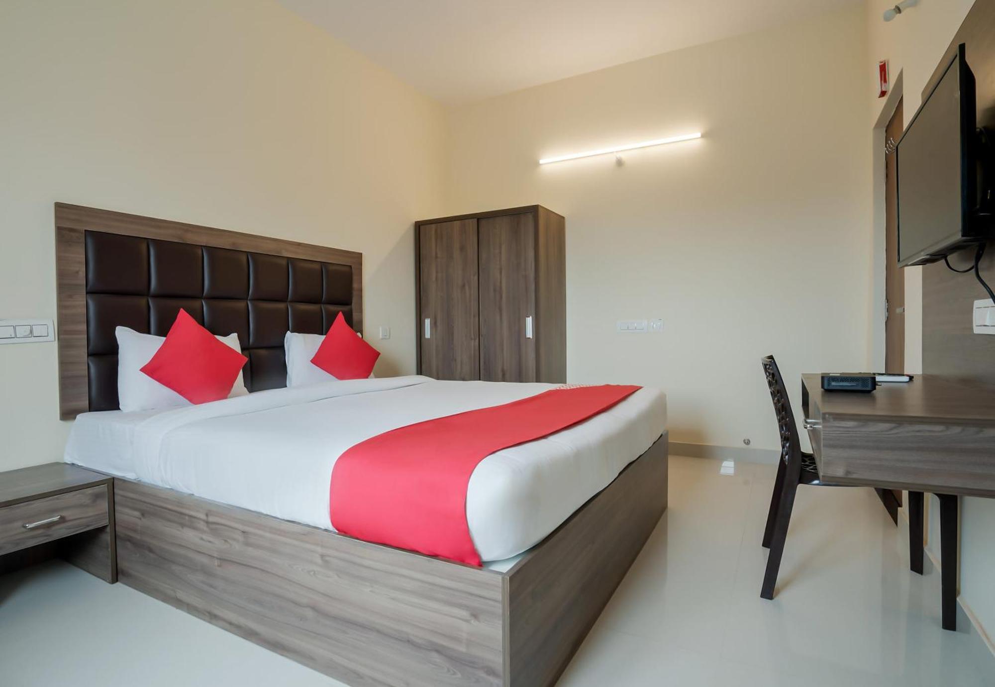 Hotel Super O Gokul Grand Near Sr Nagar Police Station 3*