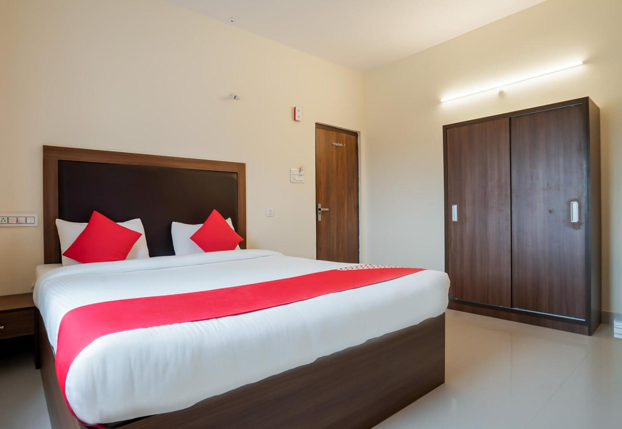 Super O Gokul Grand Near Sr Nagar Police Station Hotel 3*