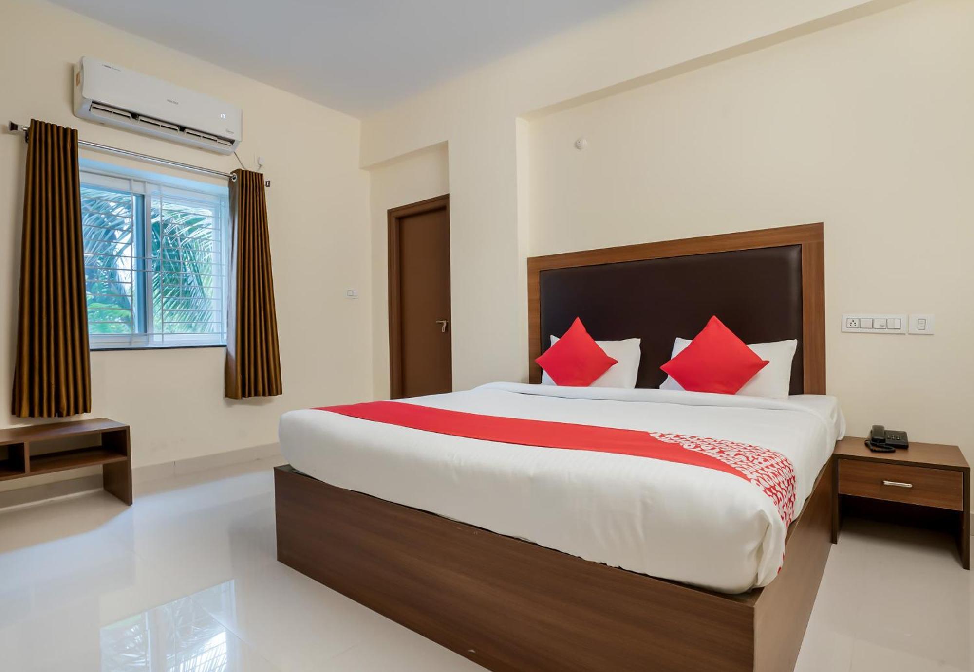 Hotel Super O Gokul Grand Near Sr Nagar Police Station 3*